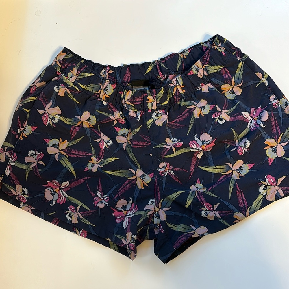 Patagonia baggie shorts women’s size small, orchid print